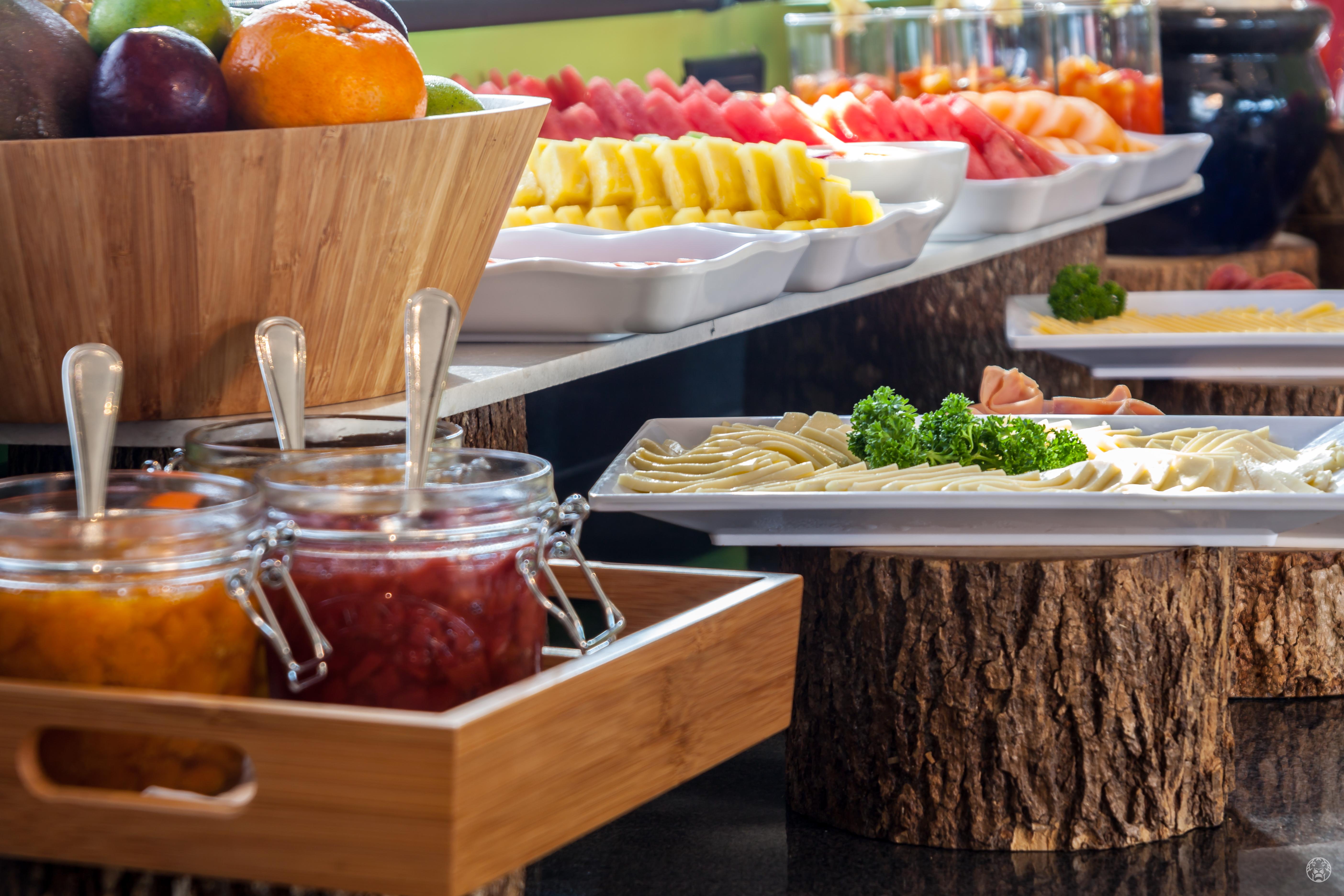 Ghl 콜렉션 바랑키야 호텔 외부 사진 A buffet at a hotel